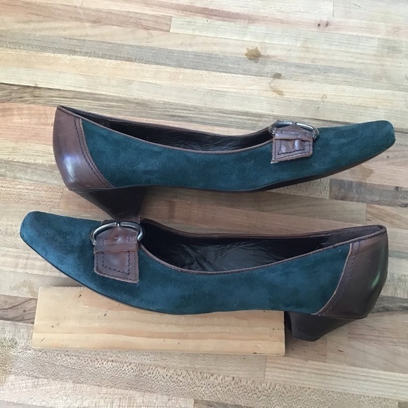 Chocolat Blu green suede and leather pointed toe 1 inch heel pumps. Size 41/ 9.5 - Picture 8 of 10